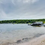 Modern Harveys Lake Apartment With Beach Access!