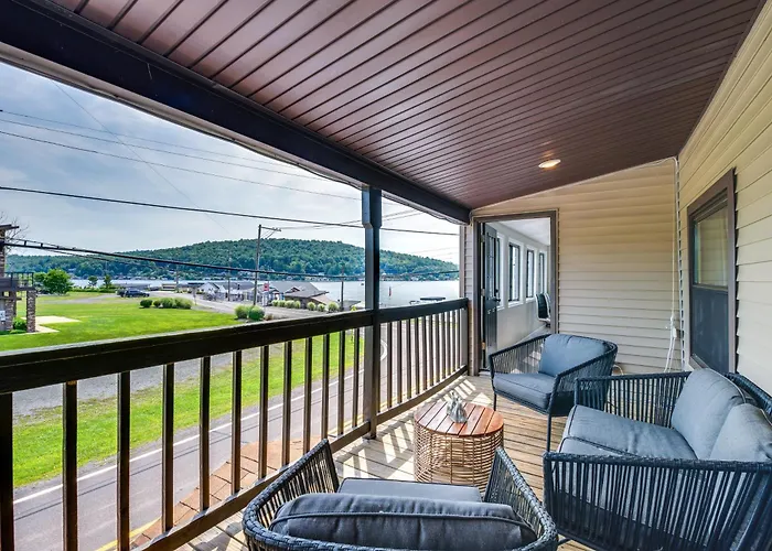 Modern Harveys Lake Apartment With Beach Access!
