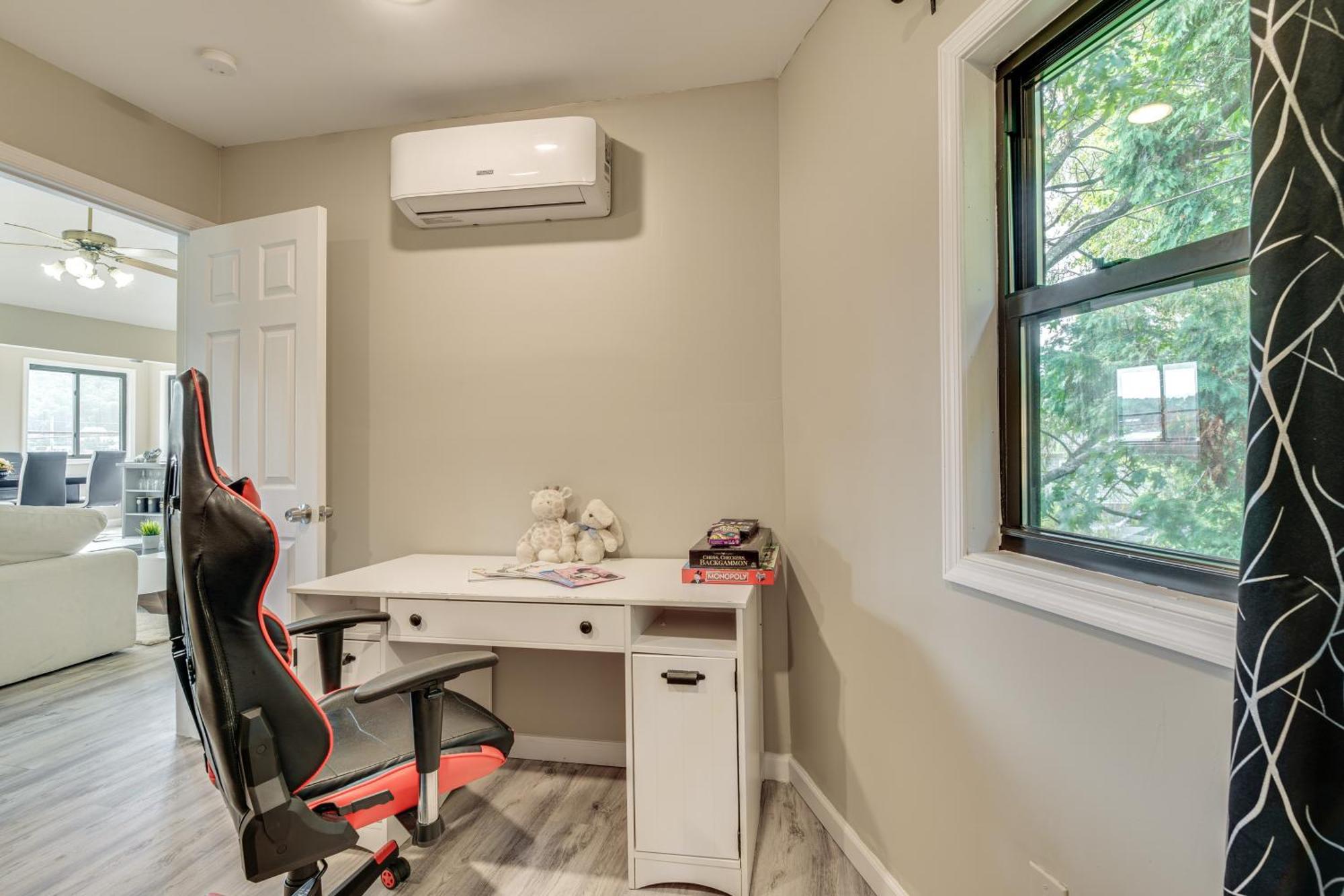 Apartment Modern Harveys With Access!