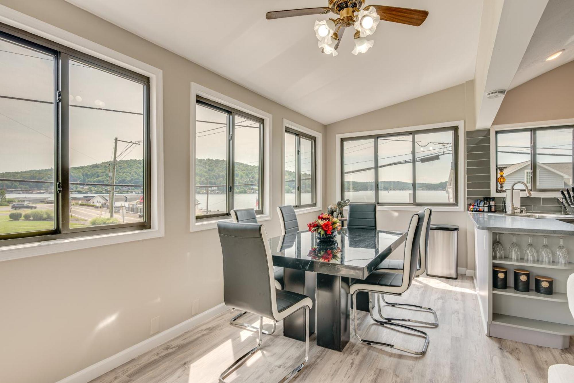 Modern Harveys With Access! Harveys Lake