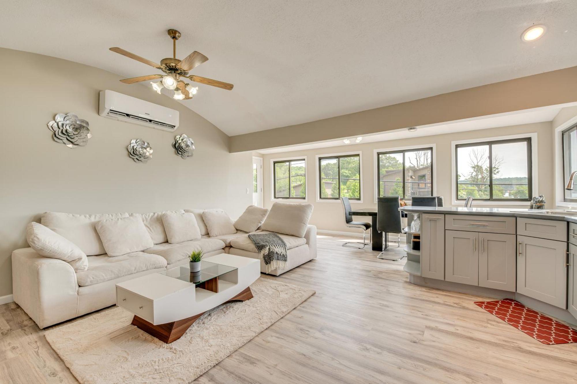 Modern Harveys With Access! Apartment *