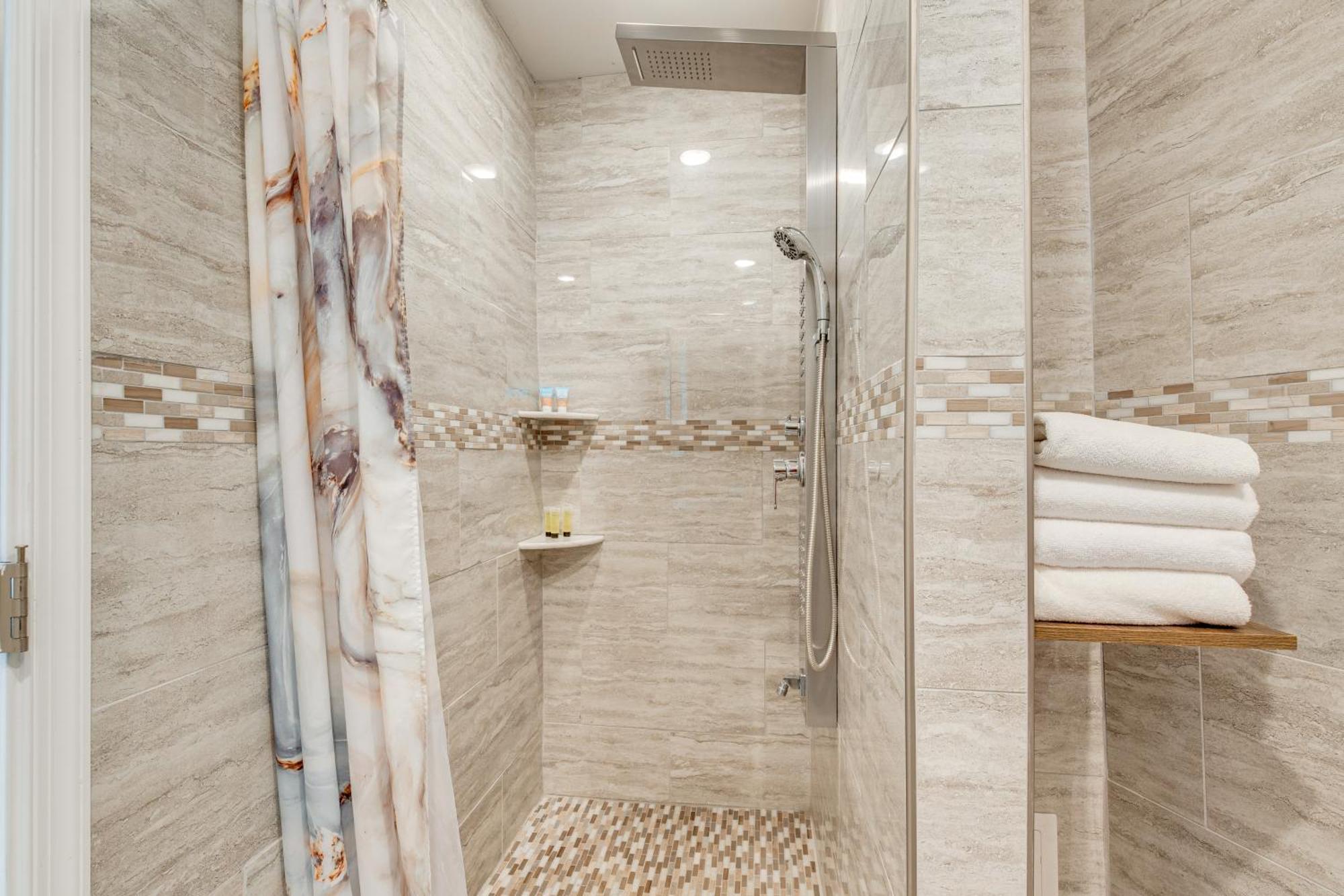 Apartment Modern Harveys With Access! *